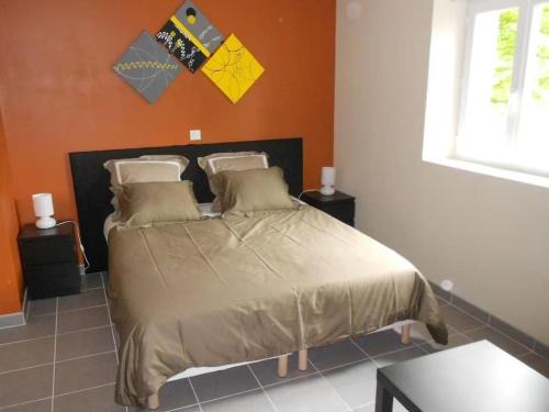 Neuvy-Saint-Sepulchre Bed & Breakfast | Chambre confortable avec salle d'eau privative, cuisine et salon communs, petit-déjeuner inclus. - FR-1-591-610