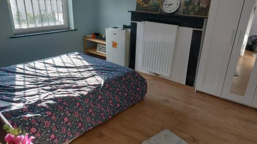 Collignon House | Chambre confortable avec un lit double à schaerbeek cle bleu