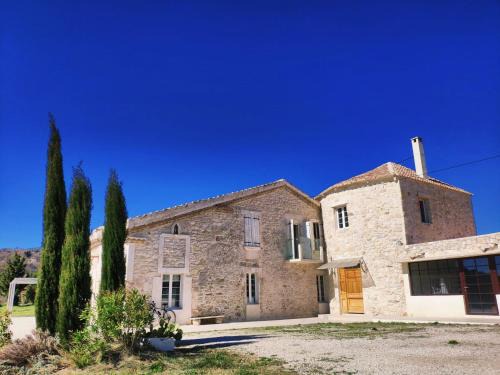 Rochefort-du-Gard Apartment | Chambre cosy avec terrasse sur la colline boisée, parking privé, jardin, calme, climatisation, 10 mn pont du Gard num7