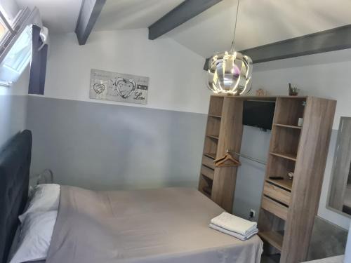 Arles Apartment | Chambre cosy avec terrasse