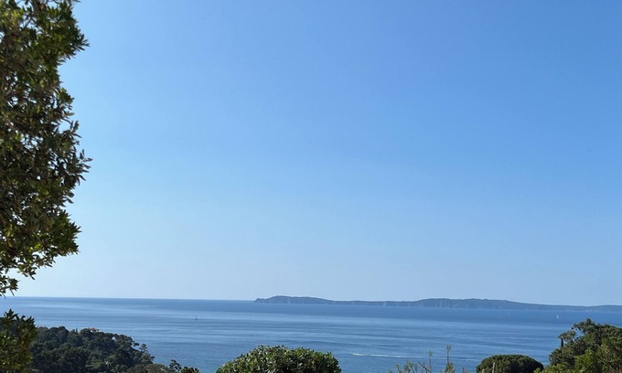 Le Rayol Bed & Breakfast | Chambre de Charme au Calme Avec Balcon et vue mer