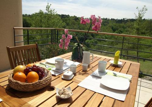 Rouffignac-Saint-Cernin-de-Reilhac Bed & Breakfast | Chambre d'hôtes La Dentalie