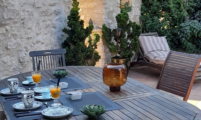Chateau-Landon Bed & Breakfast | Chambre d' Hôtes Dans un Parc Paysagé