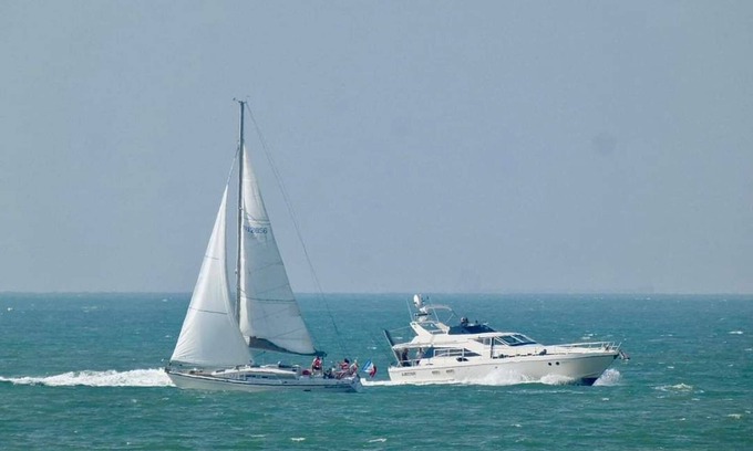 Calais City Center Boat Rental | Chambre D'hôtes et Mini Croisière