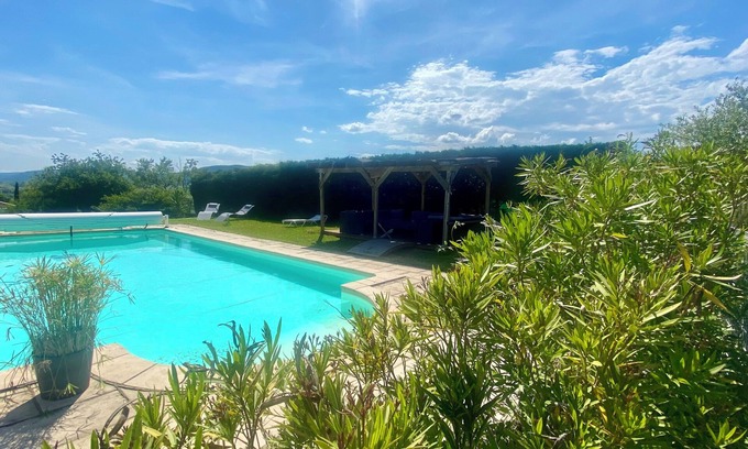 Alba-la-Romaine Bed & Breakfast | Chambre D'hôtes 2p, Gestion Libre, Piscine Partagée