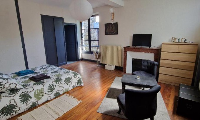Oloron-Sainte-Marie Apartment | Chambre dans maison de ville - 2 Personnes