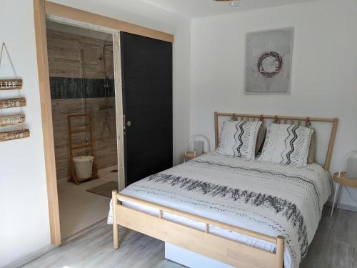 Liergues House | Chambre double indépendante BALI au sein du domaine PASSELOUP
