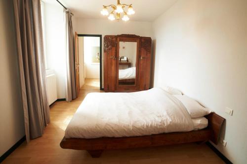 Sainte-Marie-du-Mont Bed & Breakfast | Chambre Du Coq à la Ferme de Franqueville