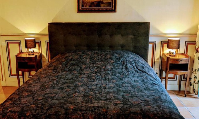 Salles-Arbuissonnas-en-Beaujolais House | Chambre du Champrenard