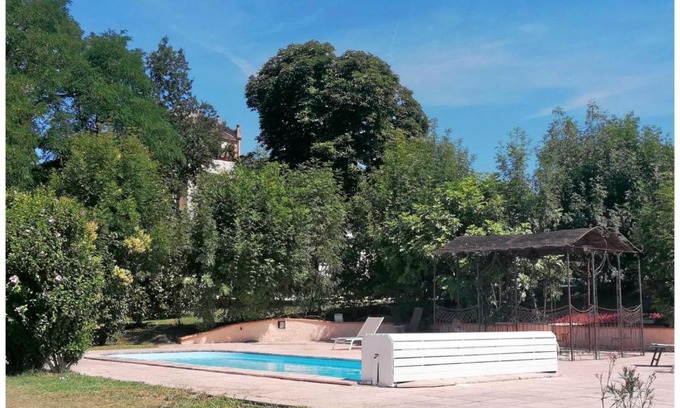 Castelsarrasin House | Chambre du Pigeonnier avec accès piscine !
