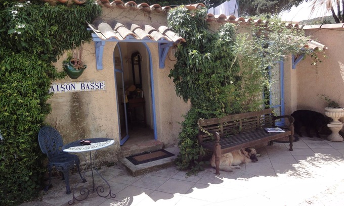 Plan-de-la-Tour Bed & Breakfast | Chambre Familiale Miel et Mimosa