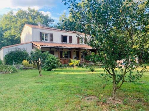 Corcoue-sur-Logne Bed & Breakfast | Chambre d'hôtes Sous Les Grands Chênes NOMADE
