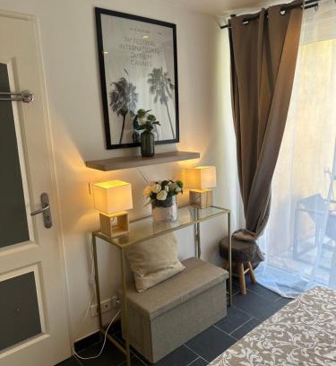 Pegomas Bed & Breakfast | Chambre indépendante climatisée et salle de bain privative