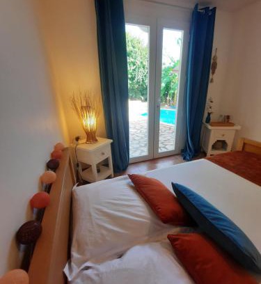 Le Marin Bed & Breakfast | Chambre indépendante donnant sur piscine