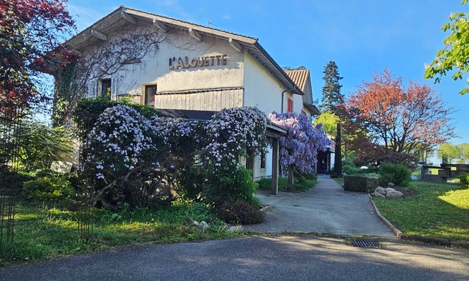 Saint-Quentin-Fallavier Bed & Breakfast | Chambre La Foudre L'Alouette, 20 minutes from the airport.