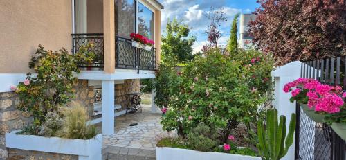Champigny-sur-Marne Bed & Breakfast | Chambre meuble Sdb Wc et accès privatifs