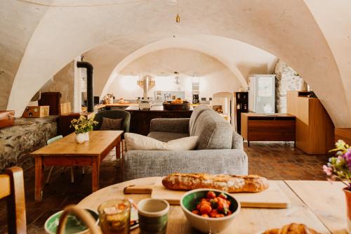 Entraigues House | Chambre ou Gîte dans une maison de montagne - De Suzon à Zélie