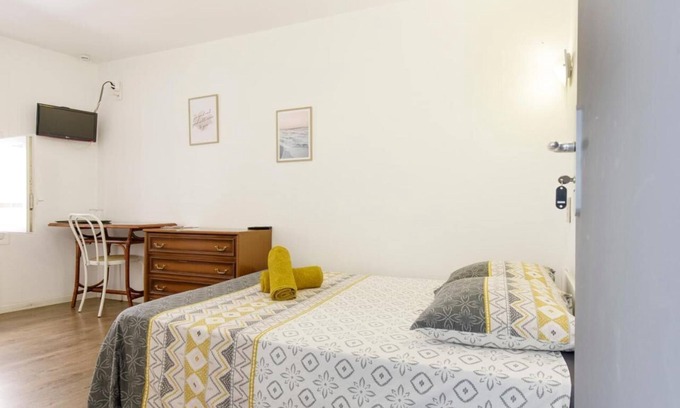 Gaillac Apartment | Chambre Saint Pierre - Hypercentre - Gaillac