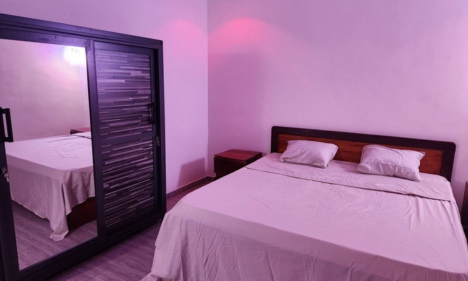 Lome House | Chambre Salon a Sanguera
