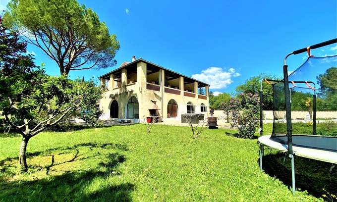 Mercuer House | Chambre TIPHAINE 2/3p, swimming pool, jacuzzi, large enclosed park, trampoline
