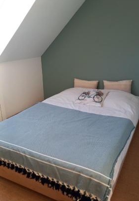 Frouville House | Chambre Vert Sauge, lit double 2 personnes, Maison en plein coeur du Parc Régional du Vexin