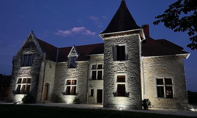 Saint-Clair-de-la-Tour House | Chambres au Château du Mouillat