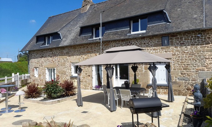 Bazouges-la-Perouse House | Chambres d'Hôtes DM