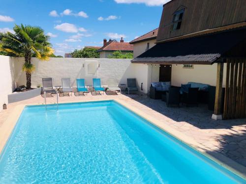 Chenove Bed & Breakfast | Chambres d'Hôte Dijon Clair de Lune Adults Only