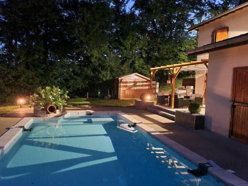 Marcilloles House | Chambres d'hôte en pleine campagne, accès piscine