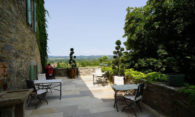 Barjac House | Chambres d'hôtes La Gourguille
