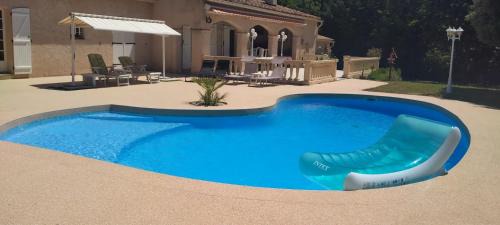 Figanieres Bed & Breakfast | Chambres d'hôtes naturistes adultes pour couples