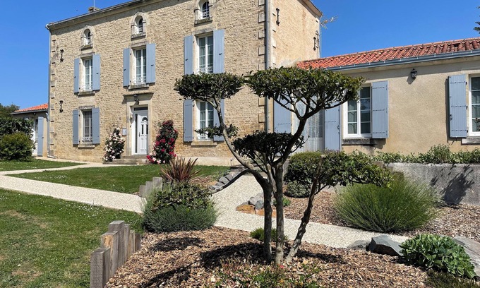 Saint-Hilaire-des-Loges Bed & Breakfast | Chambres d'hôtes le Tilleul