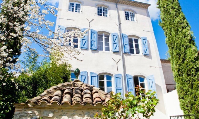 Saint-Hippolyte-du-Fort Bed & Breakfast | Chambres d'hôtes Les Trois Comtes