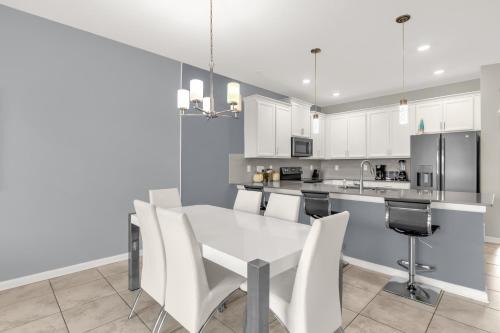 Four Corners House | Champion gate townhome