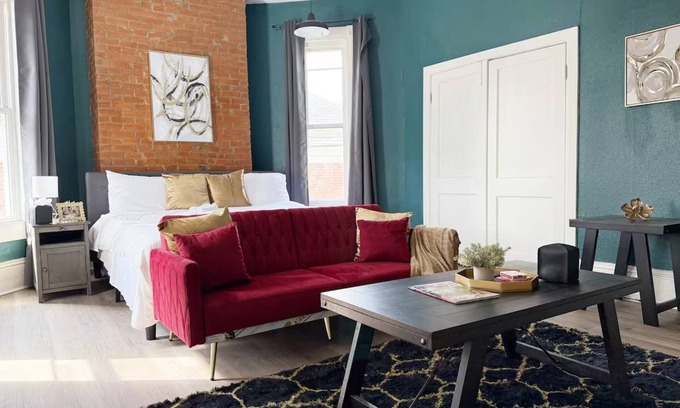 Evansville Apartment | Chandler F - KING 1BD/1BA Apt near Downtown