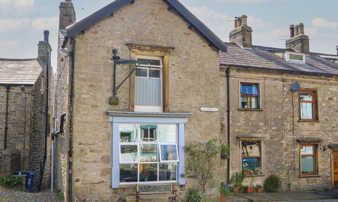 Giggleswick House | Chandlers Cottage