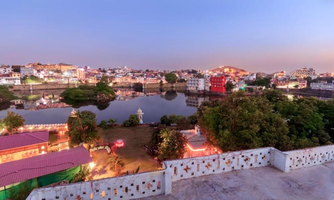 Lake Swaroop Sagar House | Chandralok Villa