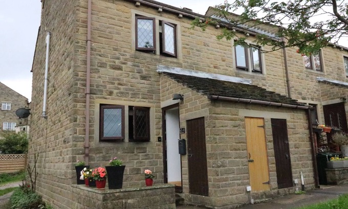 Haworth Cottage | CHANGEGATE COTTAGE, pet friendly, with a garden in Haworth