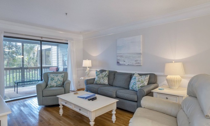 Hilton Head Island Condo | Changes in Latitude/Walk to Beach & Coligny Plaza!/Pet friendly