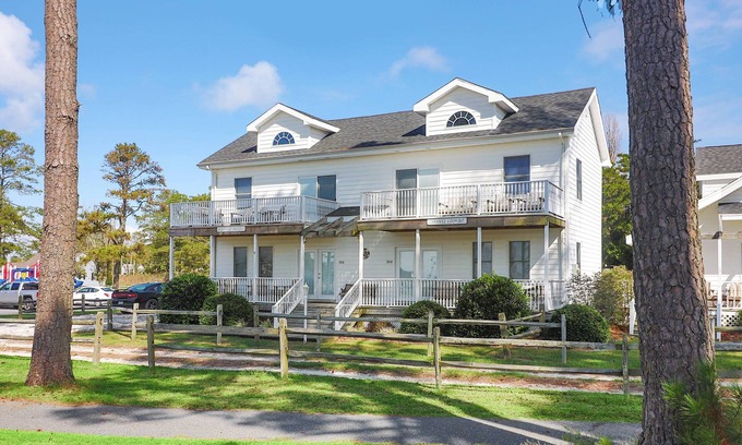 Chincoteague House | Channel Lookout - Water views & public dock!