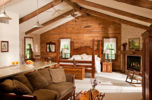 Sturgeon Bay Bed & Breakfast | Chanticleer Cabins