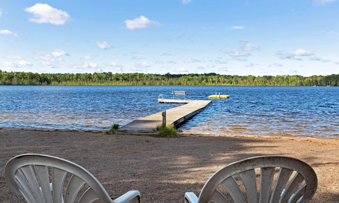 Eagle River Apartment | Chanticleer Inn 55