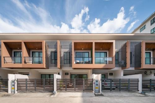 Sa Khu House | Chao Wilai Residence I Naiyang Beach I HKT Airport