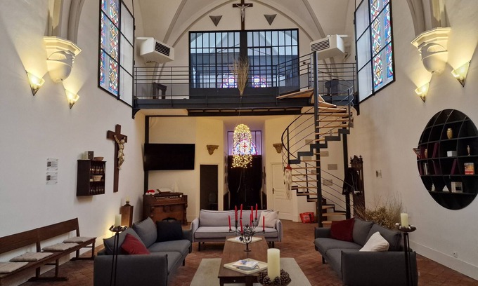 Montargis House | Chapelle Rénovée du Xixe Siècle