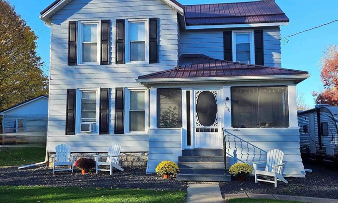 Seneca Falls House | Chapland House 4 Bdrm Getaway in FLX Wine Country
