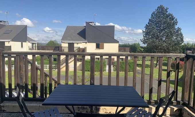 Merville-Franceville-Plage Apartment | Charming 4-Person Duplex with Balcony and Parking in Merville-Franceville