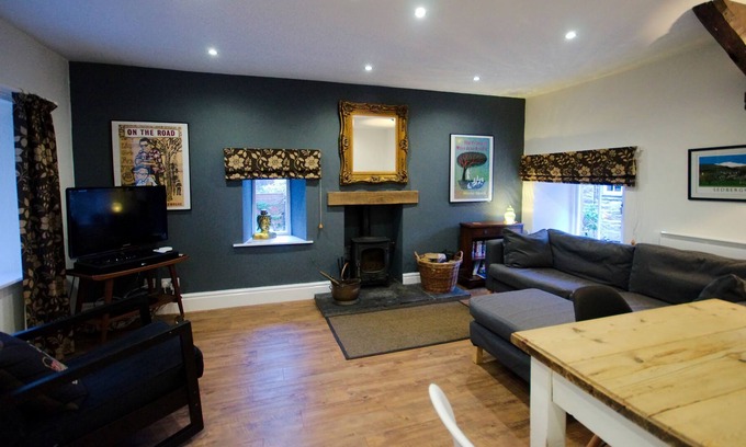 Sedbergh House | Character Converted Barn - Central/WiFi/Woodburner/Parking/Dog Friendly