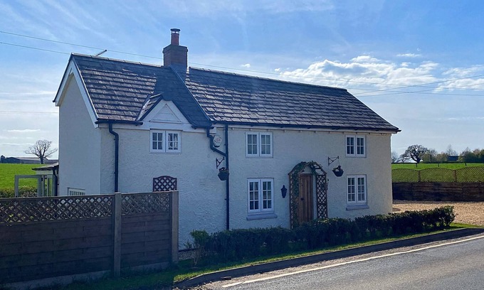Wollerton Cottage | Character Detached 3-Bed Cottage Audlem Cheshire