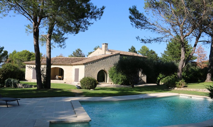 Saint-Siffret Villa | Character farmhouse with swimming pool, 8 minutes from Uzes, ideal for family or friends