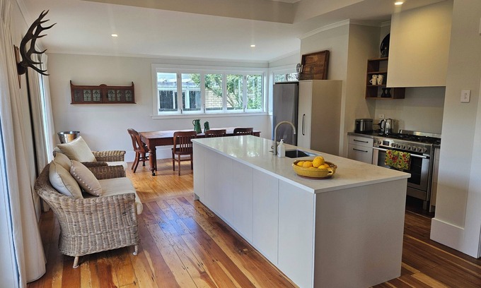 Frankton House | Character home in inner city, Awesome location near FMG Stadium and Seddon Park